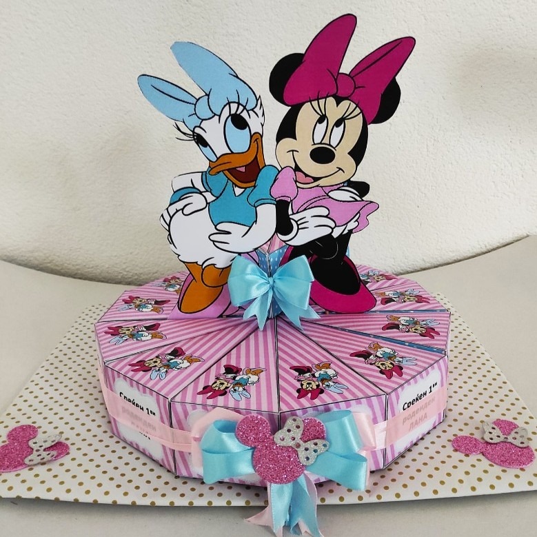 Торта од хартија со Minnie Mouse